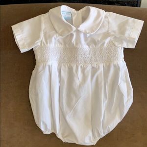 Petit Bebe 18M white smocked bubble GUC
